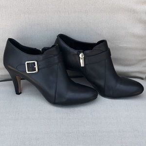 Vince Camuto Vonilesa Leather Booties sz 7.5
